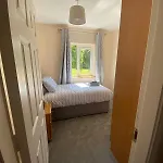 Spacious 5 Bed With Free Parking Holiday home *