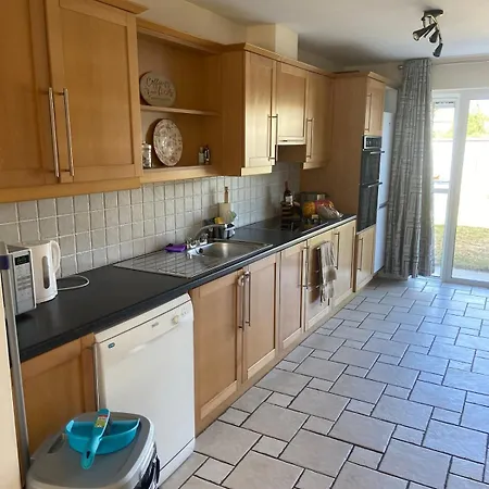 度假居 Spacious 5 Bed With Free Parking 基拉尼