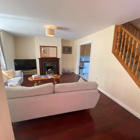 Spacious 5 Bed With Free Parking *