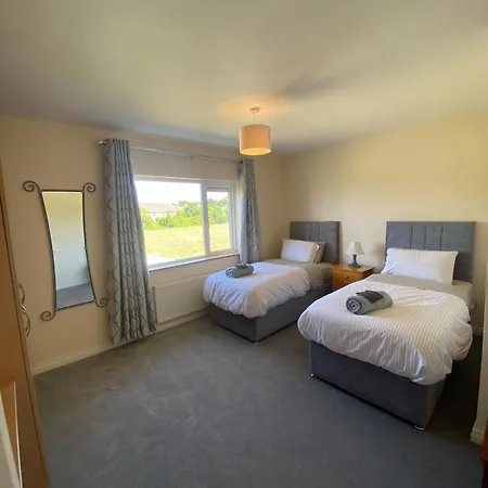 Spacious 5 Bed With Free Parking Σπίτι διακοπών *
