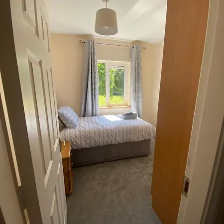 Spacious 5 Bed With Free Parking Σπίτι διακοπών *