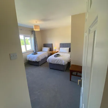 Spacious 5 Bed With Free Parking Σπίτι διακοπών