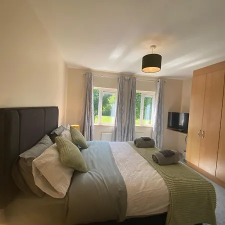Σπίτι διακοπών Spacious 5 Bed With Free Parking *