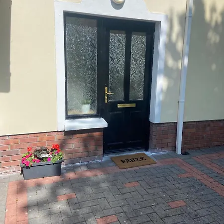 Spacious 5 Bed With Free Parking