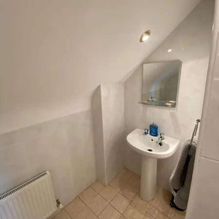 Σπίτι διακοπών Spacious 5 Bed With Free Parking