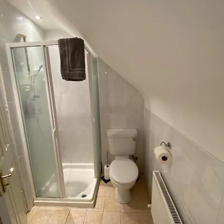 Σπίτι διακοπών Spacious 5 Bed With Free Parking Κιλάρνεϊ