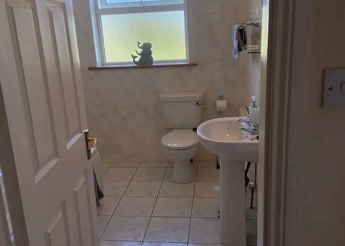 Spacious 5 Bed With Free Parking 度假居 基拉尼