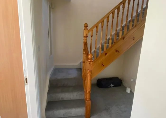 Spacious 5 Bed With Free Parking 度假居 基拉尼