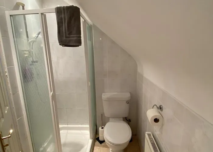 度假居 Spacious 5 Bed With Free Parking 基拉尼