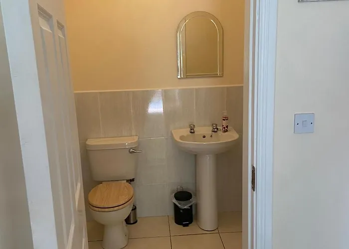 Spacious 5 Bed With Free Parking Prázdninový dům