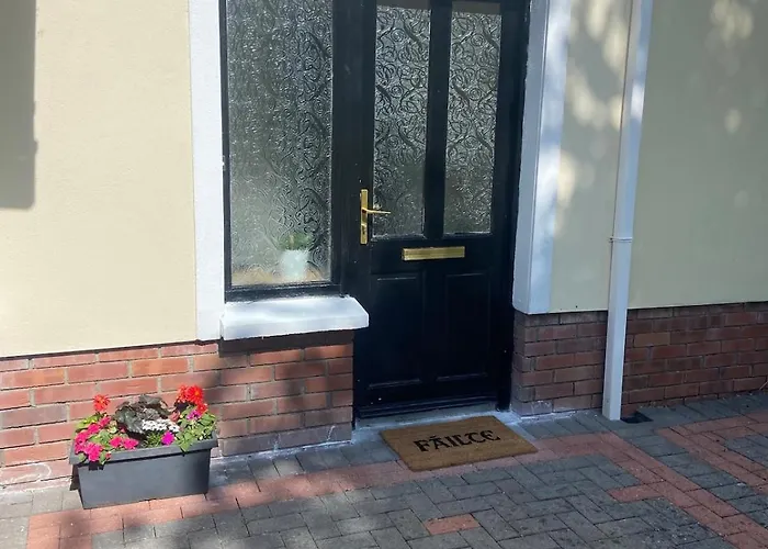 Spacious 5 Bed With Free Parking