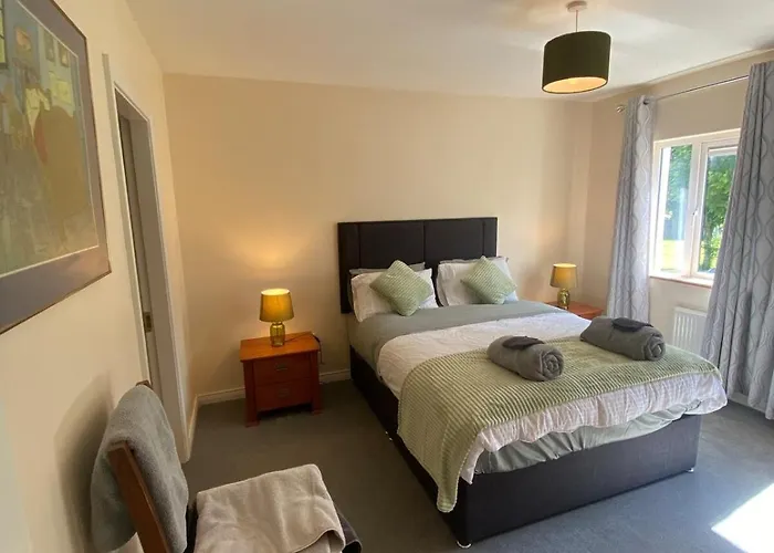 Spacious 5 Bed With Free Parking Prázdninový dům